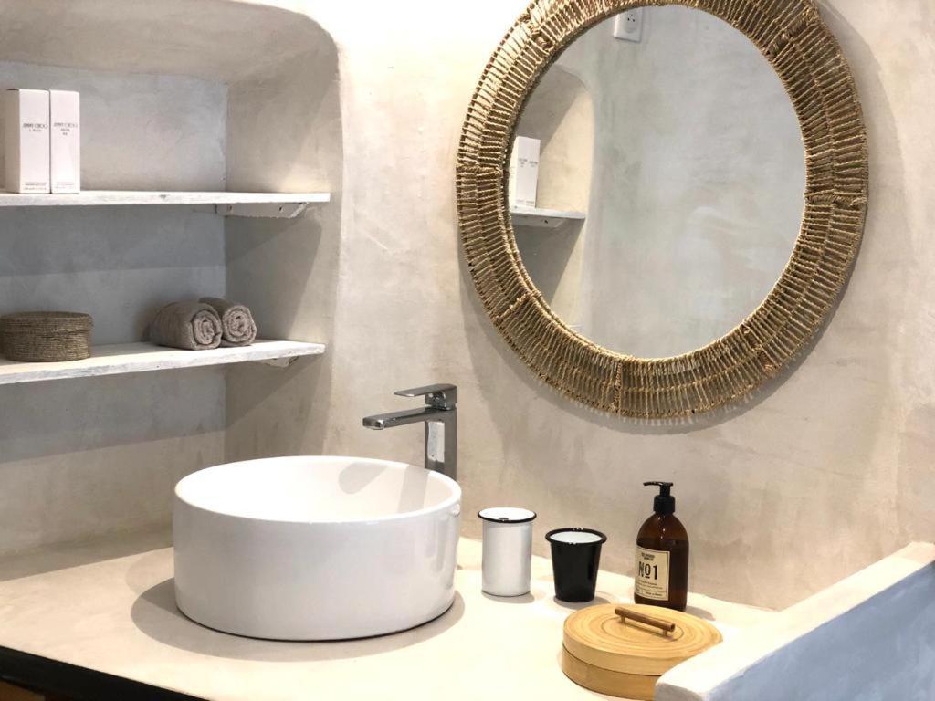 La Soierie Du Clos Des Oliviers Hotel Lourmarin Bagian luar foto